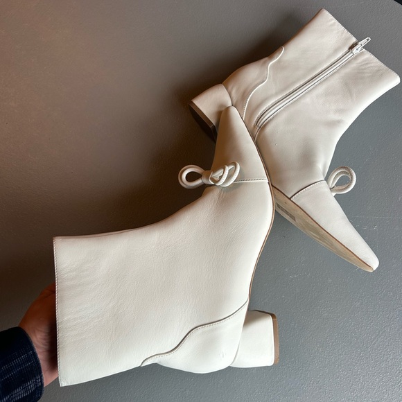 NEW IVY CITY CO White Ankle Boots - Picture 15 of 16